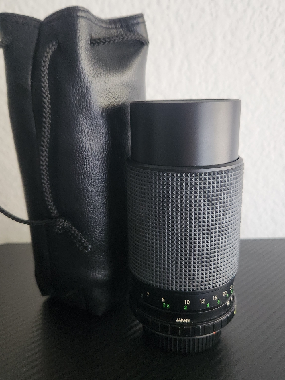 SAKAR MC Zoom / C-Macro 1:4.5 - f=80-200mm with Storage Bag